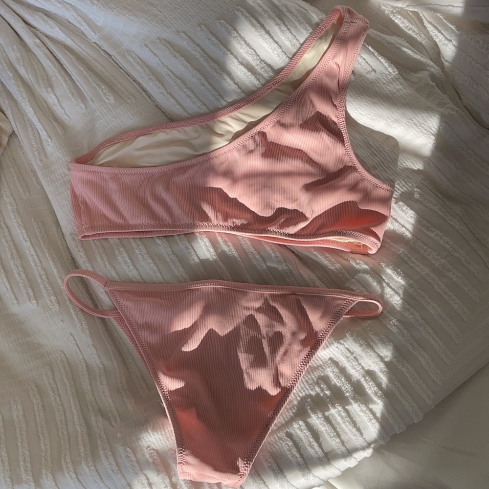 SOLID & STRIPED Pink Ribbed One-Shoulder Bikini Set - Picture 4 of 4